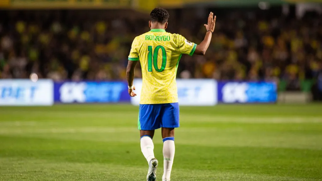 Rodrygo entrou no radar do Arsenal para a temporada – Foto: Luis Garcia/AGIF