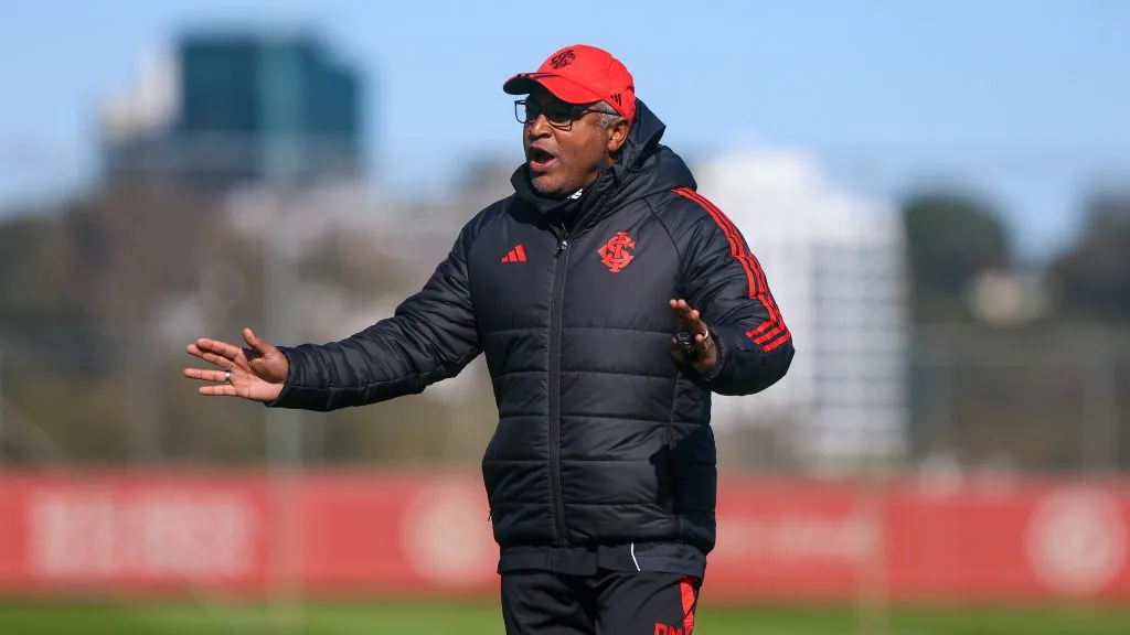 Roger Machado  treina o Colorado enquanto a direção do Clube se movimenta – Foto: Ricardo Duarte / Internacional