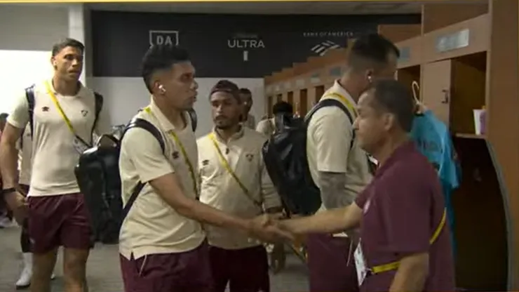 Chegada do time do Fluminense para o jogo contra o Al-Hilal - Foto: Reprodução/Cazé TV