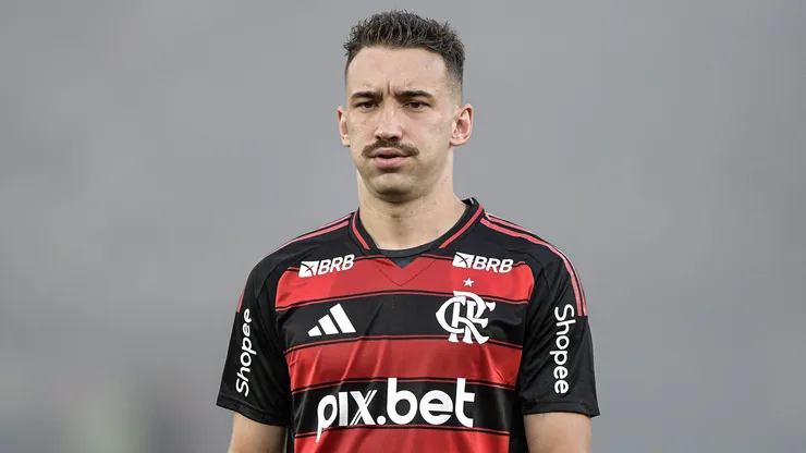 Zagueiro durante partida do Flamengo. Foto: Thiago Ribeiro/AGIF