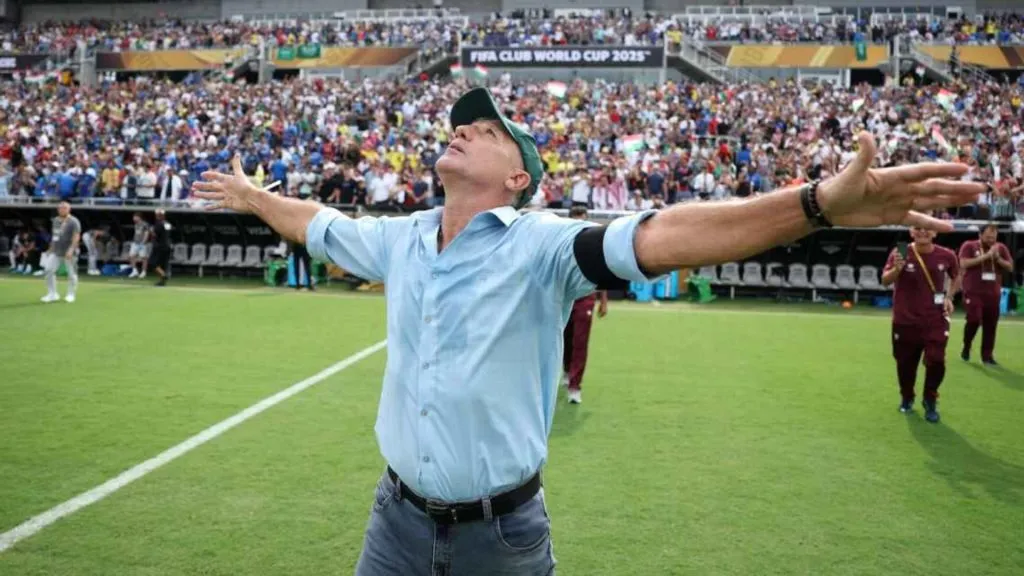 Renato Gaúcho comemorando a classificação do Fluminense – Foto: Michael Regan/Getty Images