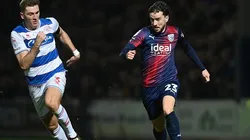 Mikey Johnston durante partida entre Queens Park Rangers e West Bromwich, pela Sky Bet Championship, em 2024. Foto: Alex Davidson/Getty Images