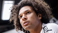 Arão durante coletiva de apresentação no Peixe