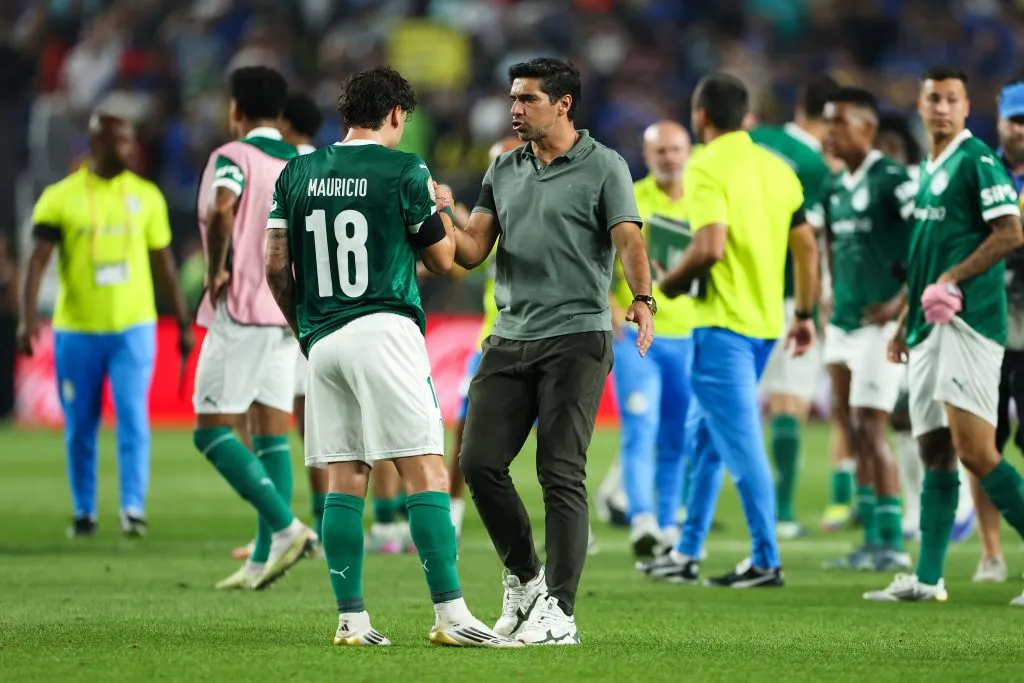 PHILADELPHIA, PENNSYLVANIA – JULY 04: Mauricio #18 of Palmeiras and Abel Ferreira, Head Coach of Palmeiras, talk after the team’s defeat in the FIFA Club World Cup 2025 quarter final match between SE Palmeiras and Chelsea FC at Lincoln Financial Field on July 04, 2025 in Philadelphia, Pennsylvania. (Photo by Francois Nel/Getty Images)