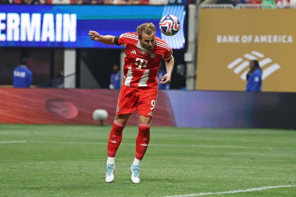 ATLANTA, GEORGIA – JULY 05: Harry Kane #9 of FC Bayern Munchen heads the ball during the FIFA Club World Cup 2025 quarter-final match between Paris Saint-Germain and FC Bayern München at Mercedes-Benz Stadium on July 05, 2025 in Atlanta, Georgia. (Photo by Buda Mendes/Getty Images)