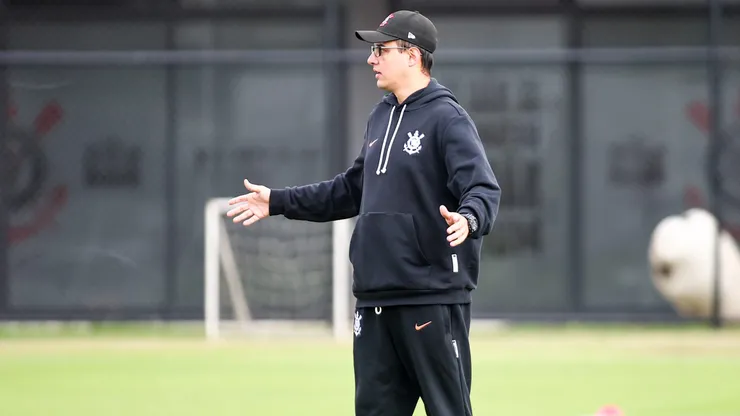 Lucas Piccinato comandou semana de treinos do Corinthians - Foto: Rodrigo Gazzanel / Agência Corinthians