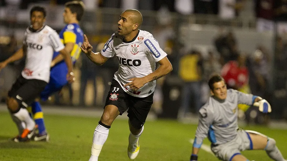 Emerson Sheik no momento do gol durante a finalíssima da Libertadores 2012 (Daniel Augusto Jr. / Ag. Corinthians)