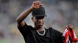 Vini Jr. no intervalo durante partida entre Vasco e Flamengo no estadio Maracana pelo campeonato BRASILEIRO A 2023. Foto: Thiago Ribeiro/AGIF