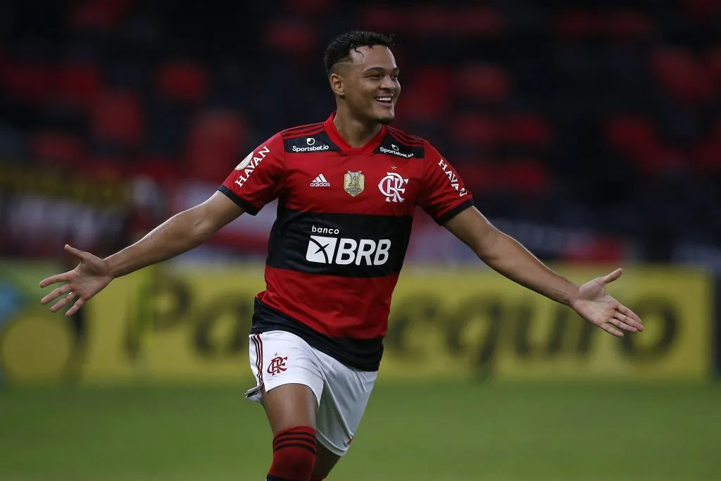 RIO DE JANEIRO, BRAZIL – JUNE 19: Rodrigo Muniz of Flamengo celebrates after scoring his team’s first goal during a match bewteen Flamengo and Red Bull Bragantino as part of Brazilian A Series at Maracana Stadium at Maracana Stadium on June 19, 2021 in Rio de Janeiro, Brazil. (Photo by Wagner Meier/Getty Images)