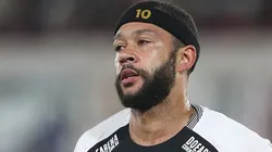 Memphis Depay durante partida entre Huracán e Corinthians, pela Copa Sul-Americana. Foto: Daniel Jayo