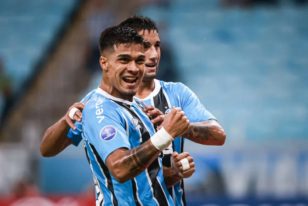 Arezo comemora gol pelo Imortal. Foto: Maxi Franzoi/AGIF