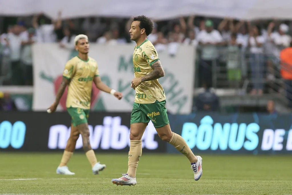 SAO PAULO, BRAZIL – SEPTEMBER 15: Felipe Anderson of Palmeiras celebrates after scoring the second goal of his team during the Brasileirao 2024 match between Palmeiras and Criciuma at Allianz Parque on September 15, 2024 in Sao Paulo, Brazil. (Photo by Ricardo Moreira/Getty Images)