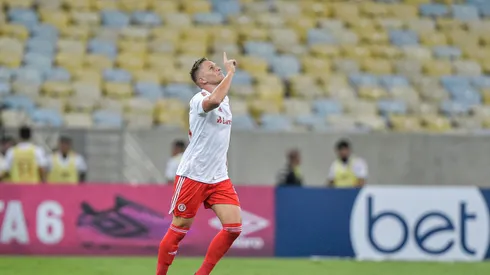 Alexandre Alemão jogador do Internacional comemora seu gol durante partida contra o Fluminense no estadio Maracana pelo campeonato Brasileiro A 2022. Foto: Thiago Ribeiro/AGIF