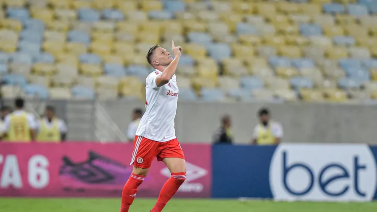 Alexandre Alemão jogador do Internacional comemora seu gol durante partida contra o Fluminense no estadio Maracana pelo campeonato Brasileiro A 2022. Foto: Thiago Ribeiro/AGIF