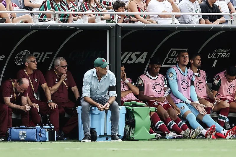 Renato Gaúcho no comando do Fluminense diante do Al Hial. Foto: Lucas Merçon/Fluminense FC