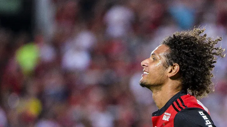William Arão do Flamengo comemora seu gol durante partida contra a Chapecoense no estadio Ilha do Urubu pelas oitavas de final Copa Sul-Americana 2017. Foto: Fernando Soutello/AGIF