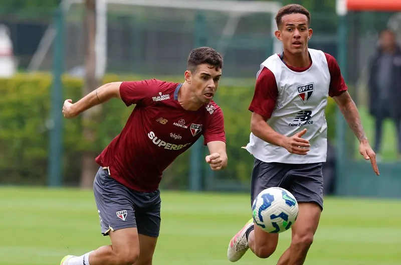 Oscar durante treino pelo São Paulo. Foto: Rubens Chiri/São Paulo FC
