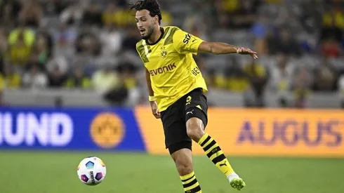 Ramy Bensebaini em ação pelo Borussia Dortmund. Foto: Getty Images