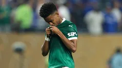 PHILADELPHIA, PENNSYLVANIA - JULY 04: Estevao #41 of Palmeiras kisses his jersey after the team's defeat in the FIFA Club World Cup 2025 quarter final match between SE Palmeiras and Chelsea FC at Lincoln Financial Field on July 04, 2025 in Philadelphia, Pennsylvania. (Photo by Francois Nel/Getty Images)