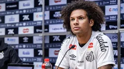 Arão foi apresentado no Santos. Foto: Raul Baretta/Santos FC