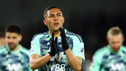 Atacante deixou o Fulham após não renovar o contrato. Photo by Clive Rose/Getty Images