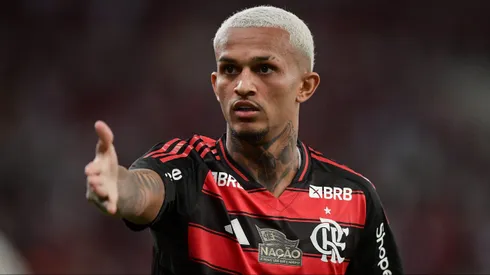 Wesley aceita proposta da Roma e aguarda definição do Flamengo para assinar com time italiano.