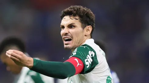 Raphael Veiga segue no Palmeiras por enquanto.