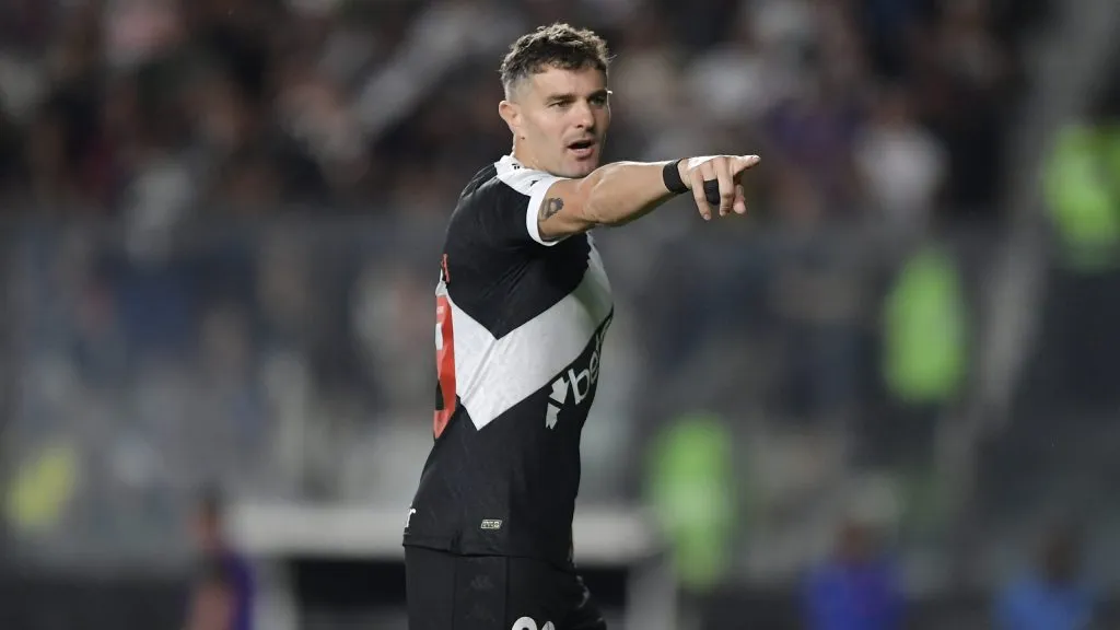 Vegetti, atacante do Gigante da Colina. Foto: Thiago Ribeiro/AGIF.