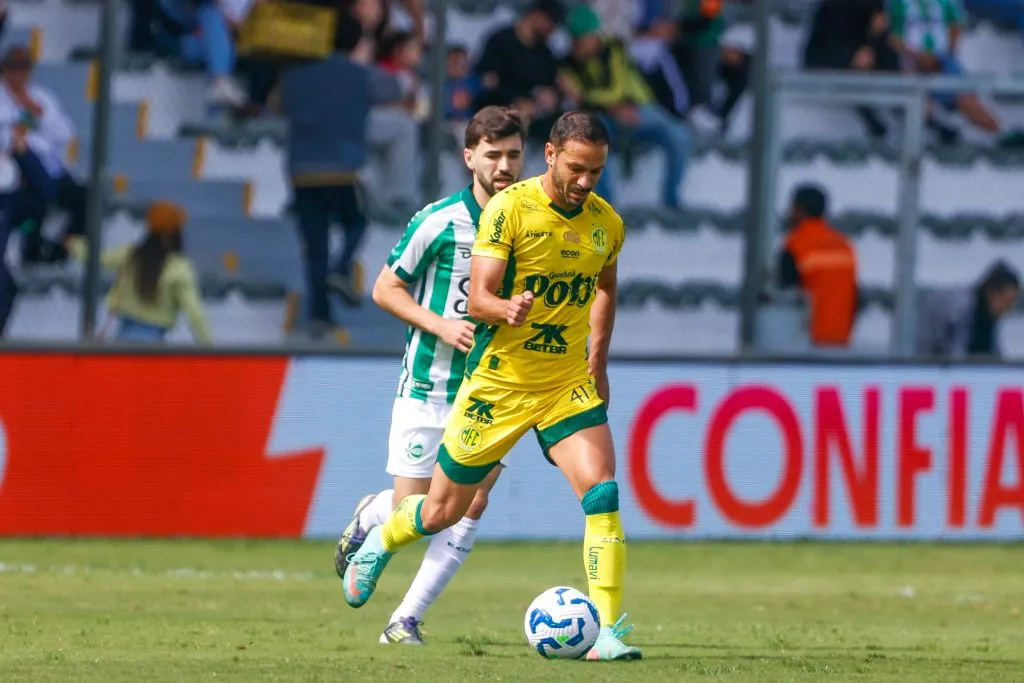 RS – CAXIAS DO SUL – 20/04/2025 – BRASILEIRO A 2025, JUVENTUDE X MIRASSOL – Yago Felipe jogador do Mirassol durante partida contra o Juventude no estadio Alfredo Jaconi pelo campeonato Brasileiro A 2025. Foto: Luiz Erbes/AGIF