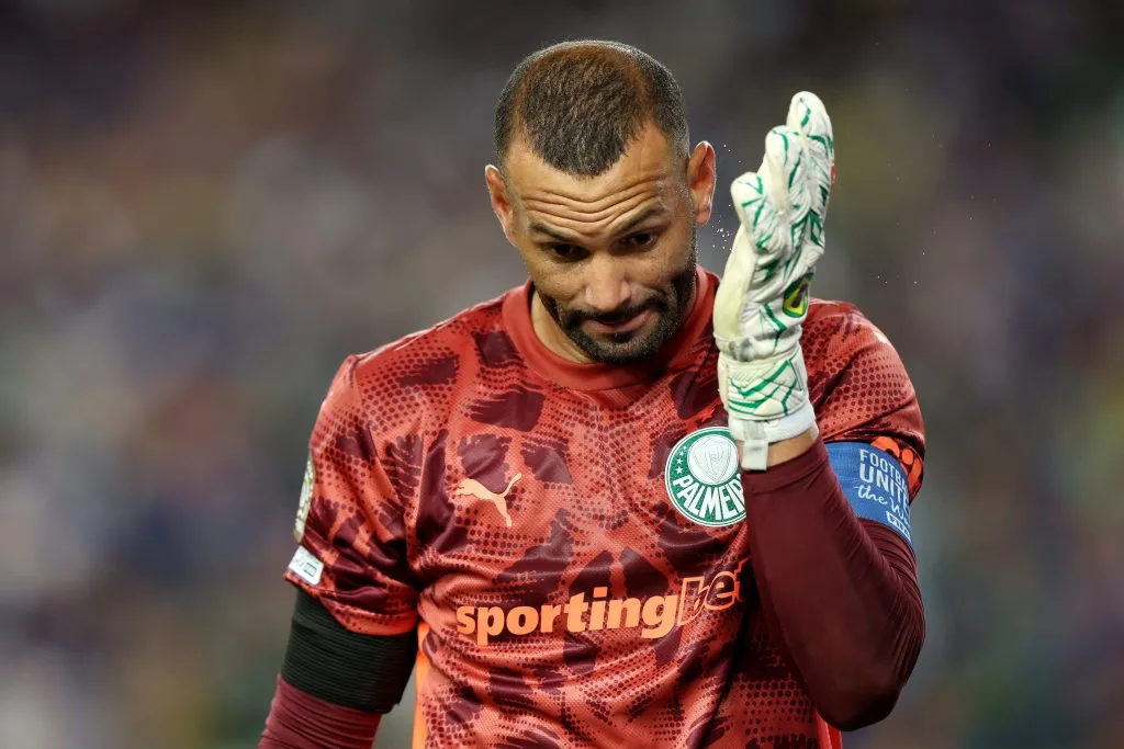 PHILADELPHIA, PENNSYLVANIA – JULY 04: Weverton Pereira da Silva #21 of Palmeiras reacts during the FIFA Club World Cup 2025 quarter final match between SE Palmeiras and Chelsea FC at Lincoln Financial Field on July 04, 2025 in Philadelphia, Pennsylvania. (Photo by Luke Hales/Getty Images)