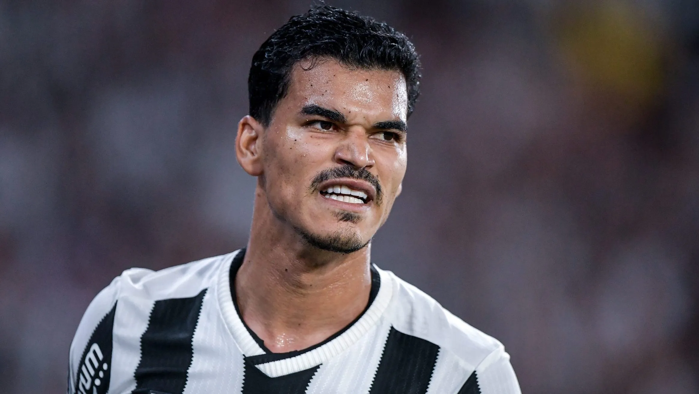 RJ – RIO DE JANEIRO – 27/05/2025 – COPA LIBERTADORES 2025, BOTAFOGO X UNIVERSIDAD DE CHILE – Danilo Barbosa jogador do Botafogo durante partida contra o Universidad de Chile no estadio Engenhao pelo campeonato Copa Libertadores 2025. Foto: Thiago Ribeiro/AGIF