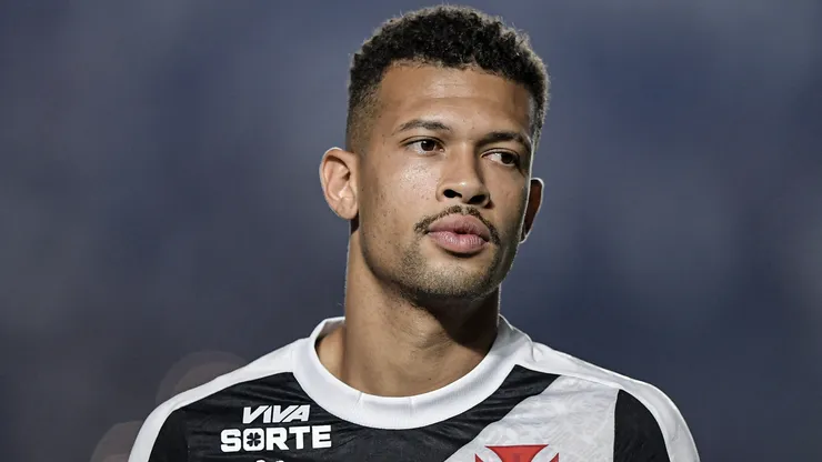 João Victor em ação pelo Vasco - Thiago Ribeiro/AGIF
