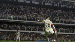 Neymar atuando pelo Santos na Vila Belmiro - (Photo by Miguel Schincariol/Getty Images)