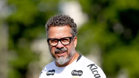 Cleber Xavier técnico do Santos durante treino no Centro de Treinamento CT Rei Pele. Foto: Mauricio De Souza/AGIF