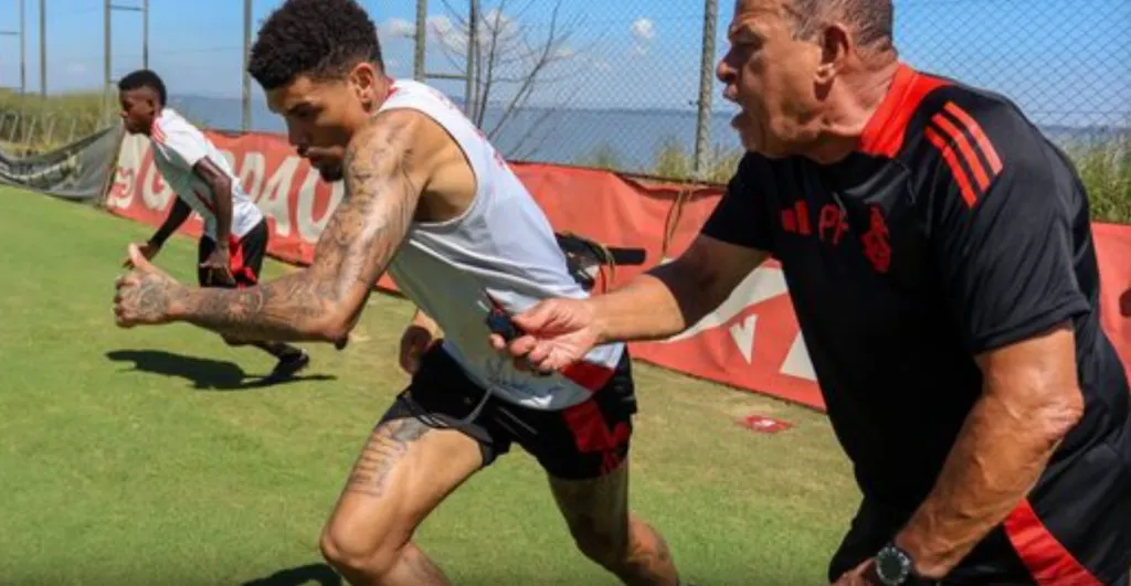 Juninho em treinamento no Internacional – Foto: Ricardo Duarte/Internacional