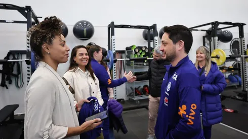 Rilany, Camilla e Arthur Elias na integração entre categorias da Seleção Feminina. Foto: Lívia Villas Boas/CBF