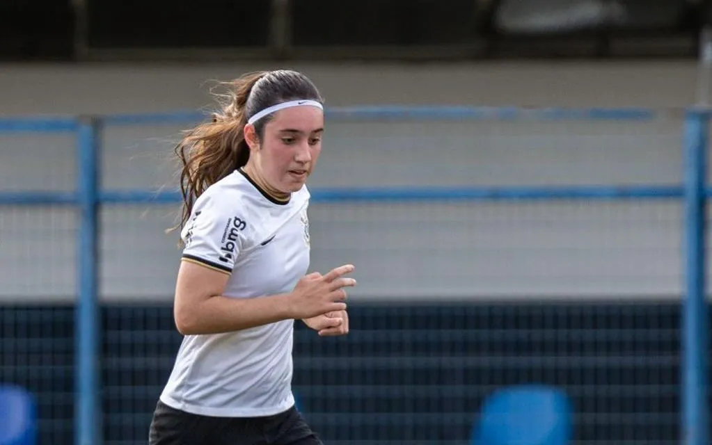 Mari, camisa 9, do Corinthians brilha mais uma vez na base alvinegra Sub-15. Foto: Reprodução redes sociais/mari_liberatori