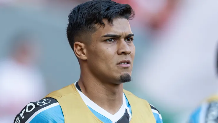 Apesar do interesse do Peñarol, o Grêmio só aceita negociar o atacante de forma definitiva.