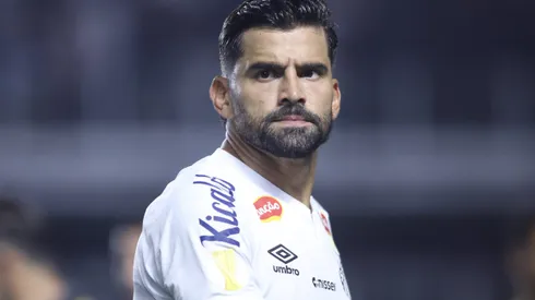 Tomas Rincon, jogador do Santos, durante partida contra o Mirassol no estadio Vila Belmiro pelo campeonato Paulista 2025. Foto: Reinaldo Campos/AGIF