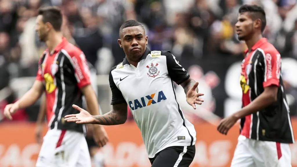 Malcom comemorando pelo Corinthians. Foto: Ale Cabral/AGIF