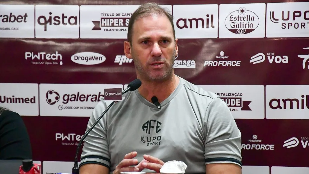 Apresentação do treinador Léo Mendes na equipe feminina da Ferroviária