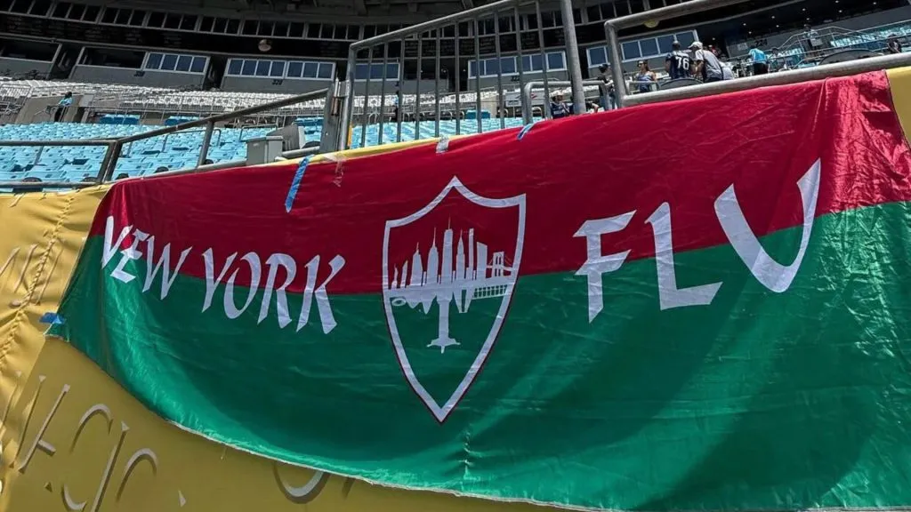 Faixa da torcida do Flu durante o Super Mundial de Clubes – Foto: Reprodução/Fluminense