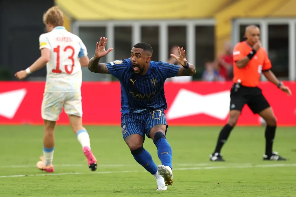 WASHINGTON, DC – JUNE 22: Malcom #77 of Al Hilal reacts to missing a shot during the FIFA Club World Cup 2025 group H match between FC Red Bull Salzburg and Al Hilal at Audi Field on June 22, 2025 in Washington, DC. (Photo by Michael Reaves/Getty Images)