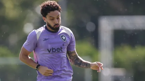 Alex Telles é um dos pilares defensivos do Botafogo - Foto: Vítor Silva/BFR