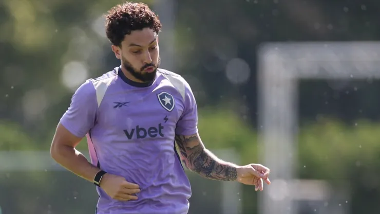 Alex Telles é um dos pilares defensivos do Botafogo - Foto: Vítor Silva/BFR