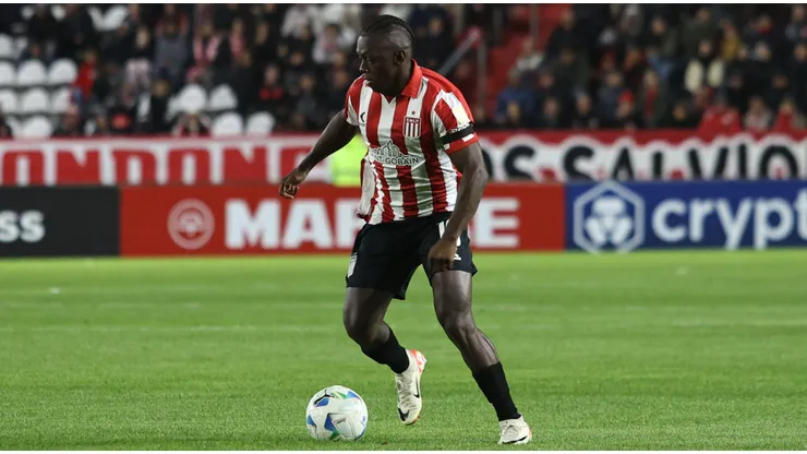 Edwuin Cetre pelo Estudiantes em partida da Libertadores. Foto: Néstor J. Beremblum / Alamy Stock Photo