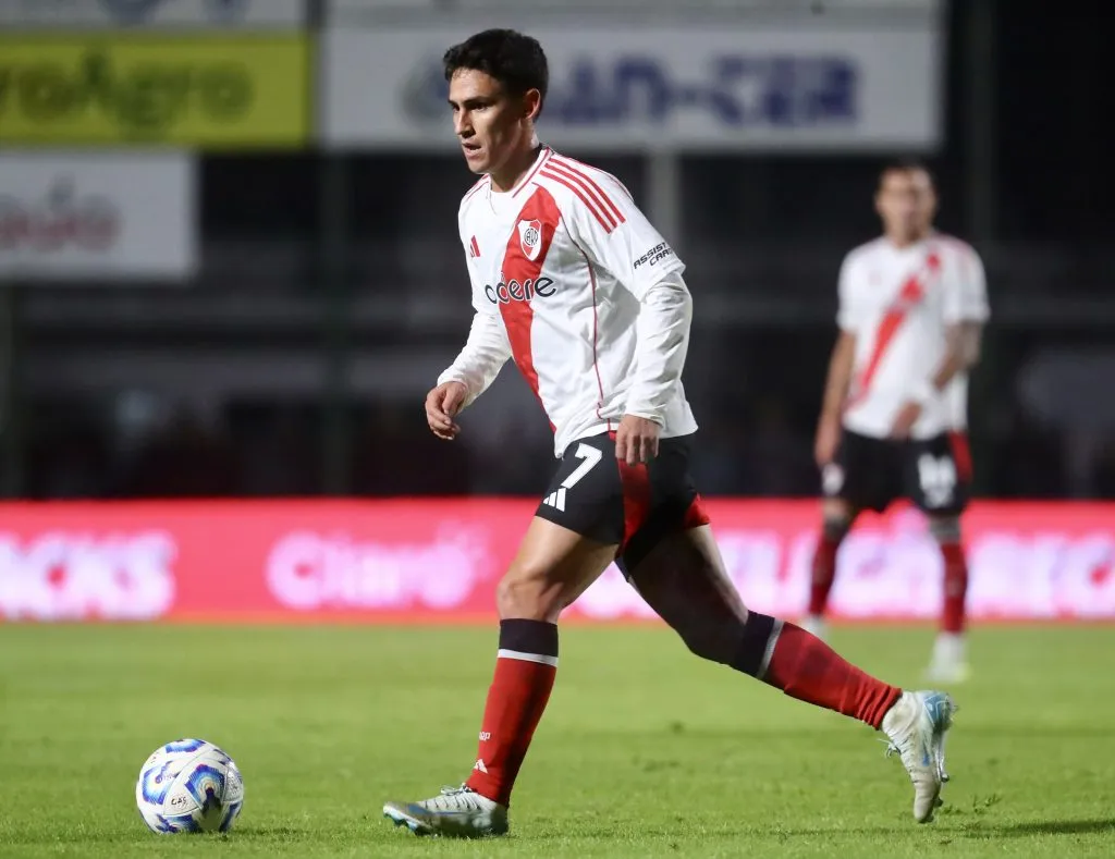 JUNIN, ARGENTINA – APRIL 5: Matias Rojas of River Plate controls the ball during a Torneo Apertura Betano 2025 Group B match between Sarmiento and River Plate at Eva Peron Stadium on April 5, 2025 in Junin, Argentina. (Photo by Marcos Brindicci/Getty Images)