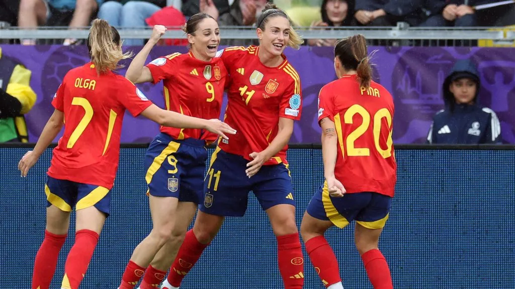 THUN, SWITZERLAND – JULY 07: Alexia Putellas of Spain celebrates scoring her team’s first goal with teammates Olga Carmona, Esther Gonzalez and Claudia Pina during the UEFA Women’s EURO 2025 Group B match between Spain and Belgium at Arena Thun on July 07, 2025 in Thun, Switzerland. (Photo by Alexander Hassenstein/Getty Images)