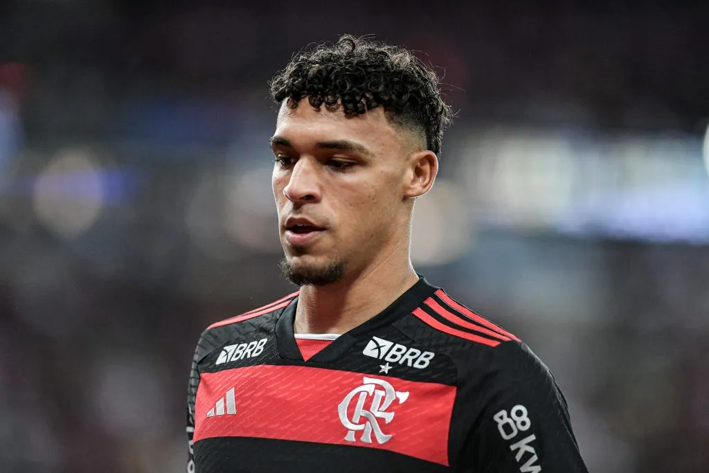 Victor Hugo jogador do Flamengo durante partida contra o Sao Paulo no estadio Maracana pelo campeonato Brasileiro A 2024. Foto: Thiago Ribeiro/AGIF