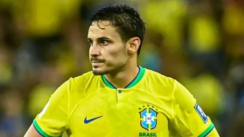 Raphael Veiga, meia do Palmeiras, jogando pela Seleção Brasileira